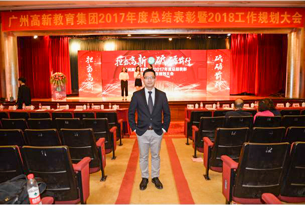 陈砚耕老师获得过国家、省、市学校等大大小小不同的奖项